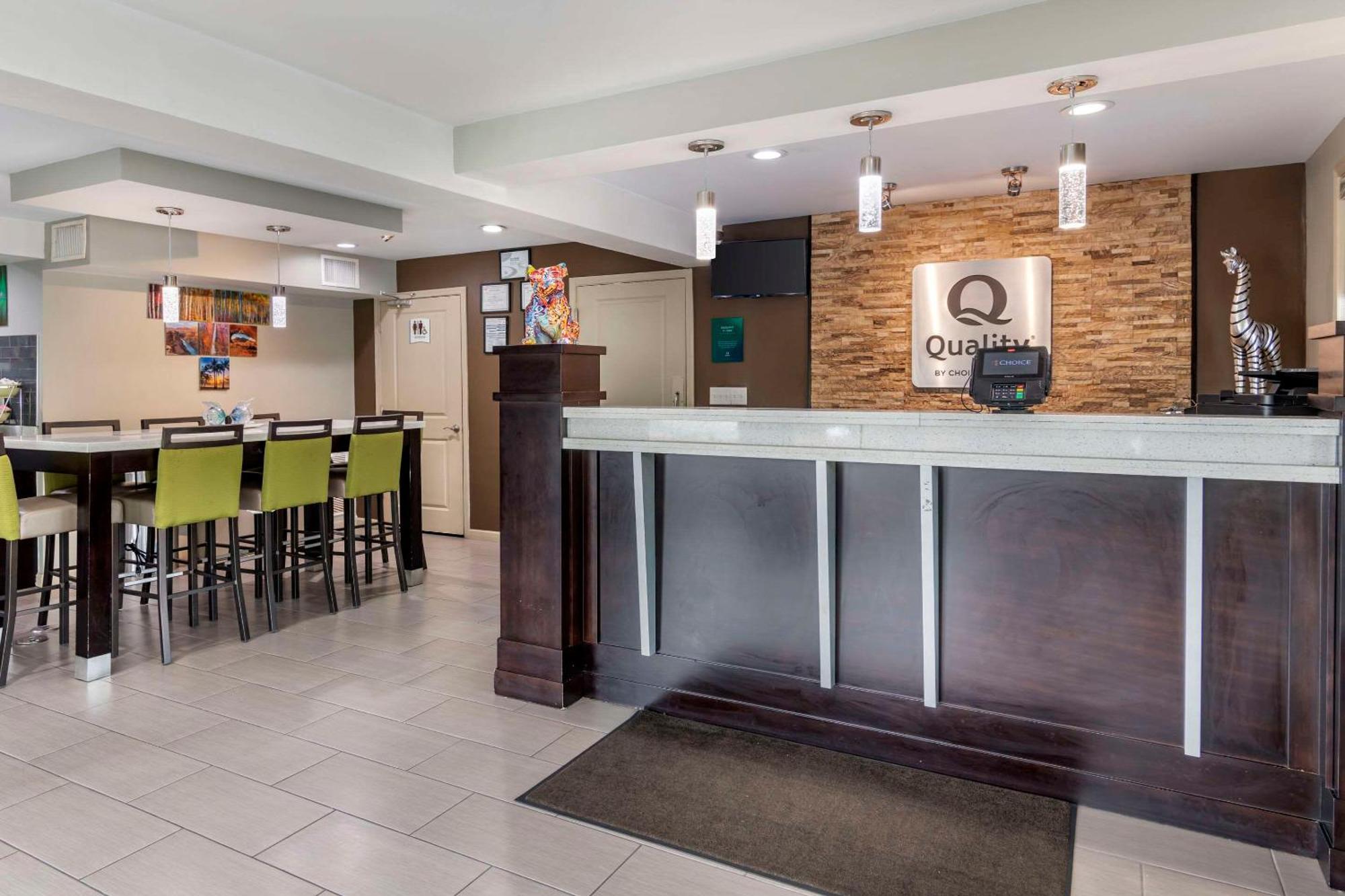 Quality Inn & Suites Athens University Area Exterior photo