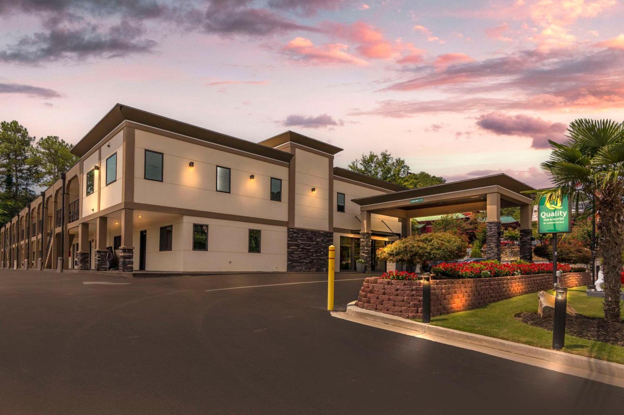 Quality Inn & Suites Athens University Area Exterior photo