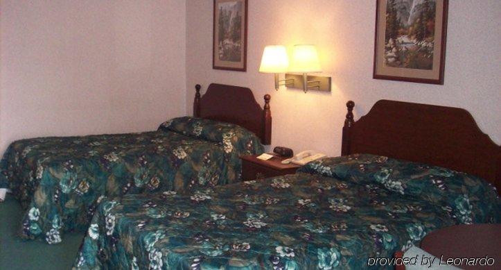 Quality Inn & Suites Athens University Area Room photo