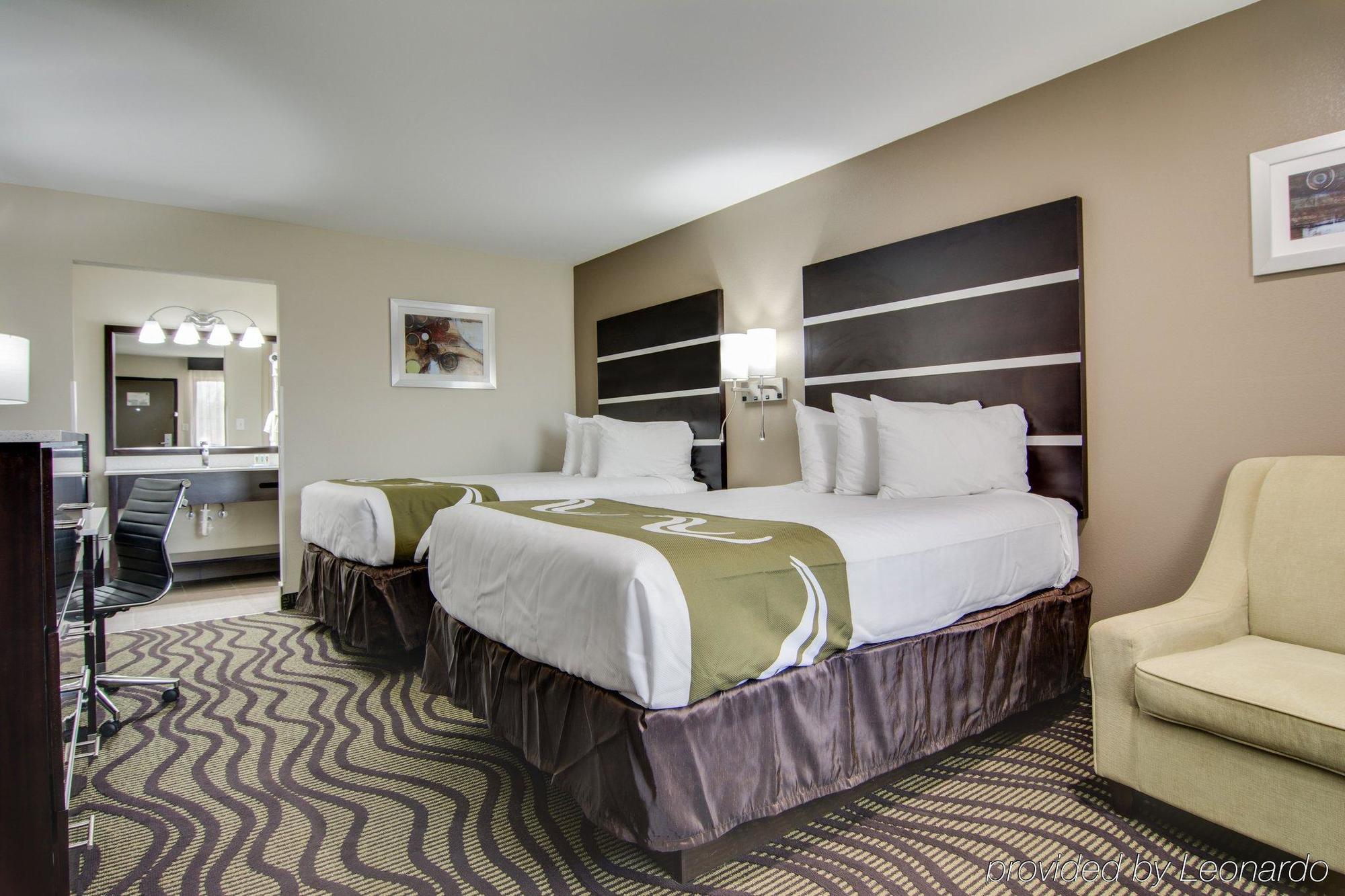 Quality Inn & Suites Athens University Area Exterior photo