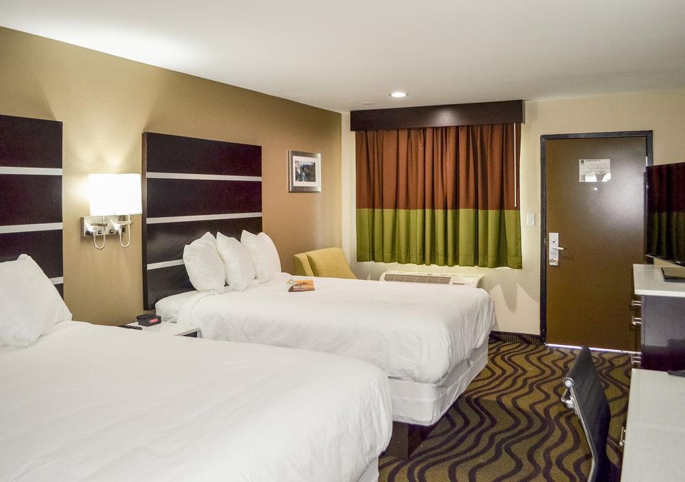 Quality Inn & Suites Athens University Area Exterior photo