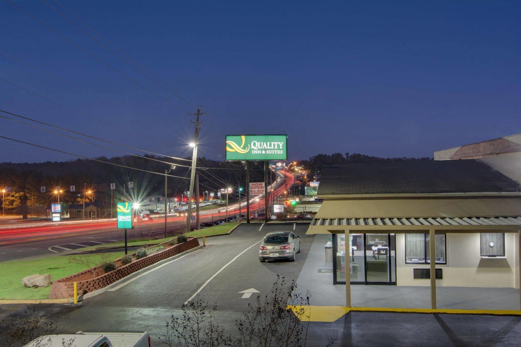 Quality Inn & Suites Athens University Area Exterior photo